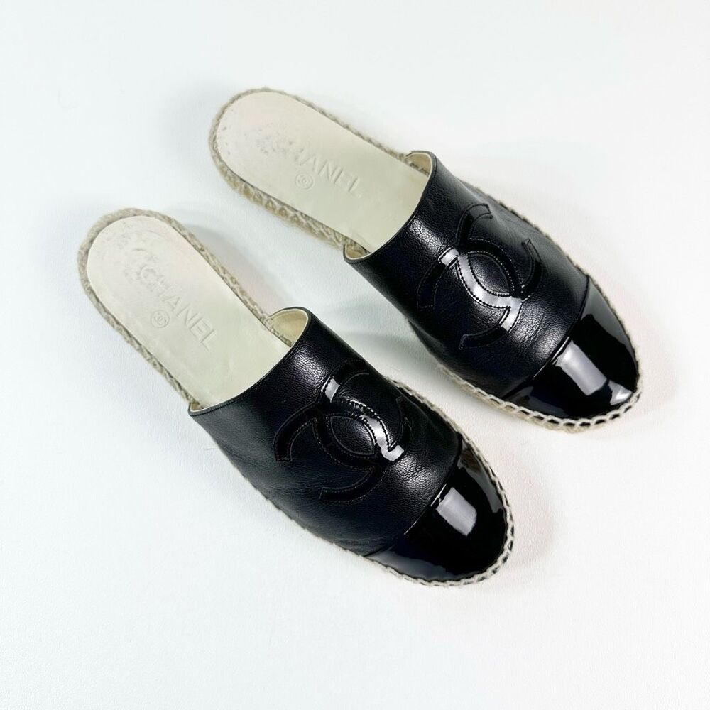CHANEL Black Leather Mules Espadrille CC Logo Size 39 US 8.5 Lambskin Flat Slide - Picture 2 of 12